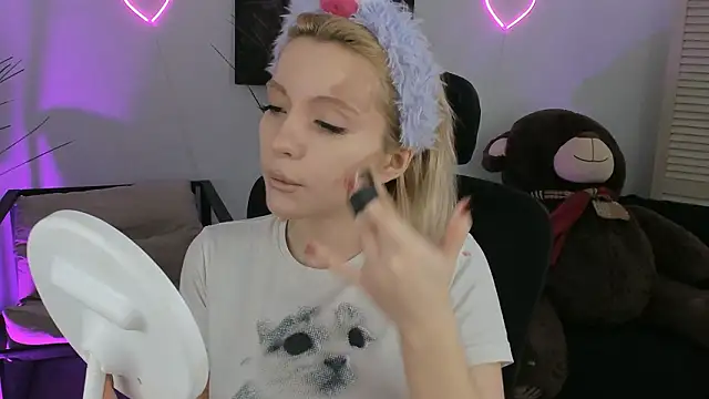 AuroraWrenfield online show from 6, 3, 2026