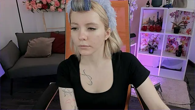 AuroraWrenfield online show from 5, 3, 2026