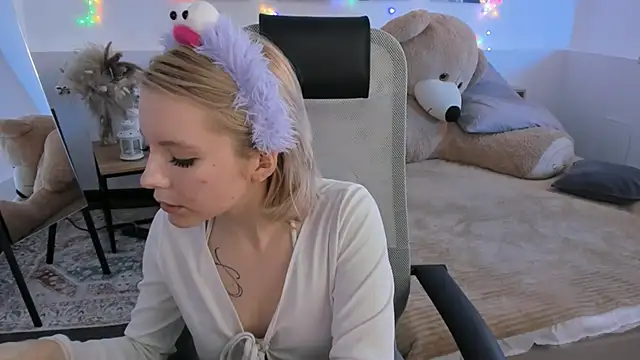 AuroraWrenfield online show from 26, 2, 2026