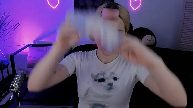 AuroraWrenfield online show from 13, 4, 2026