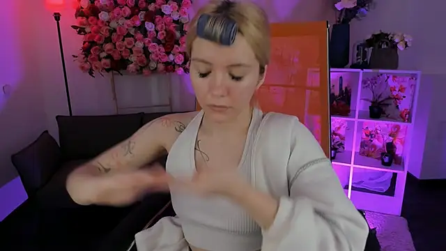 AuroraWrenfield online show from 18, 3, 2026