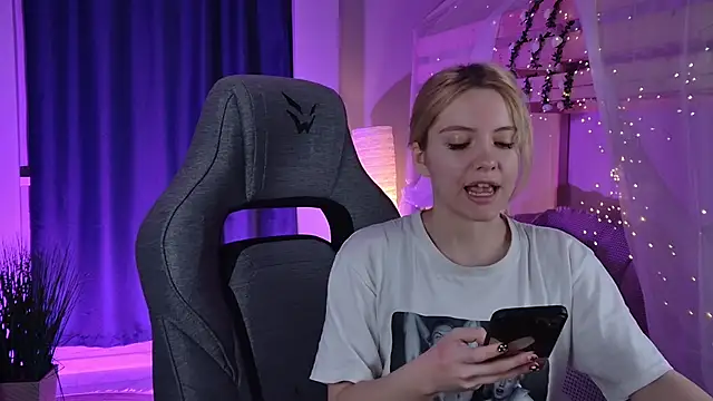 AuroraWrenfield online show from 23, 3, 2026