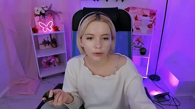 AuroraWrenfield online show from 12, 11, 2025