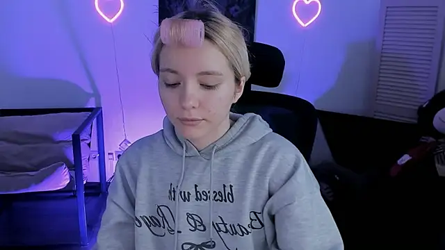 AuroraWrenfield online show from 10, 2, 2026