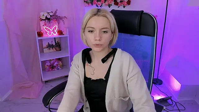 AuroraWrenfield online show from 11, 11, 2025