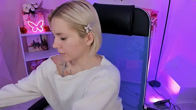 AuroraWrenfield online show from 13, 11, 2025