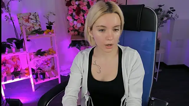 AuroraWrenfield online show from 27, 11, 2025