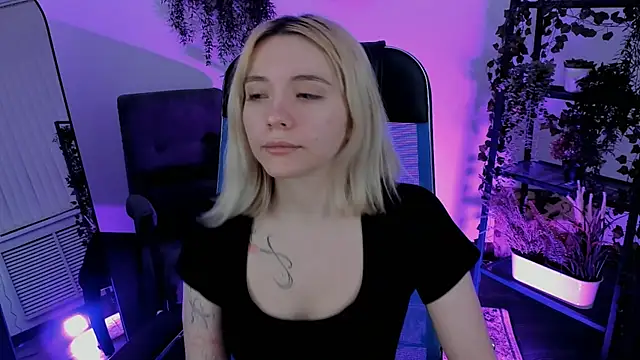 AuroraWrenfield online show from 7, 4, 2026