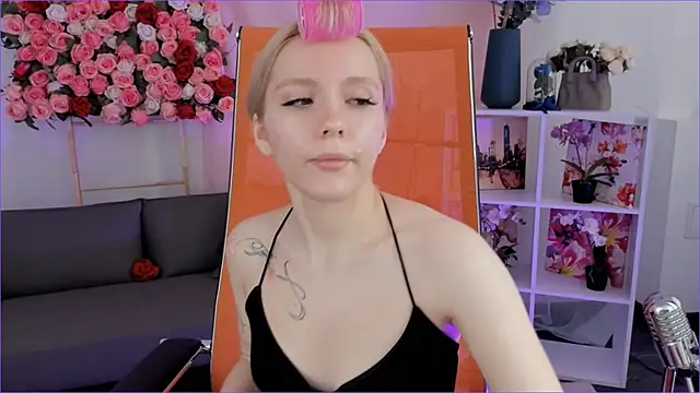 AuroraWrenfield online show from 24, 2, 2026