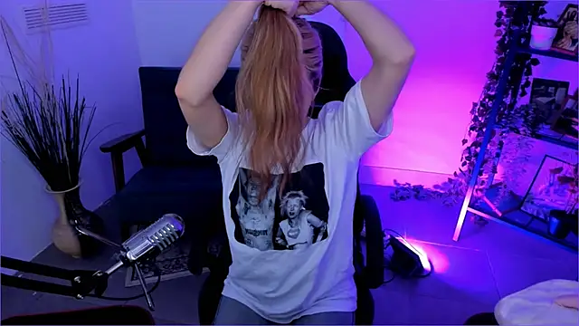 AuroraWrenfield online show from 9, 10, 2025