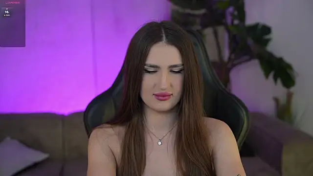 Goldie Flame online show from 15, 10, 2025