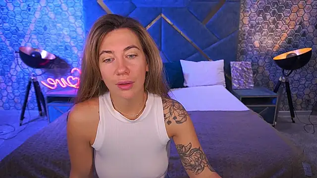 Snapshot of KateShanny chatting on 6, 11, 2025 KateShanny online show from 6, 11, 2025