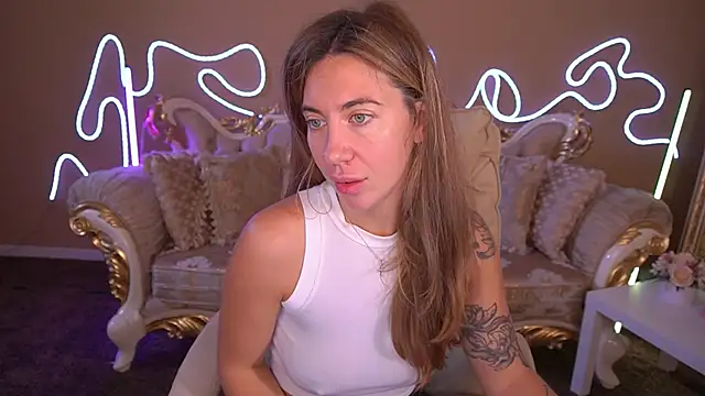 Snapshot of KateShanny chatting on 12, 10, 2025 KateShanny online show from 12, 10, 2025