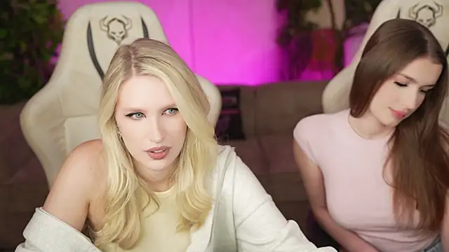 Snapshot of Scarlett_Sweet054 chatting on 28, 10, 2025 Scarlett Sweet054 online show from 28, 10, 2025