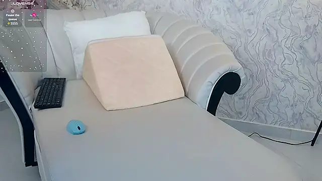 aura sanders1 online show from 21, 12, 2025