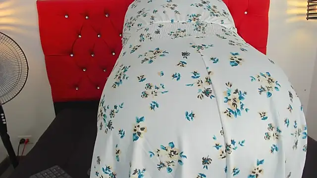 carolinacrus01 online show from 10, 2, 2026