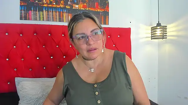 carolinacrus01 online show from 8, 2, 2026