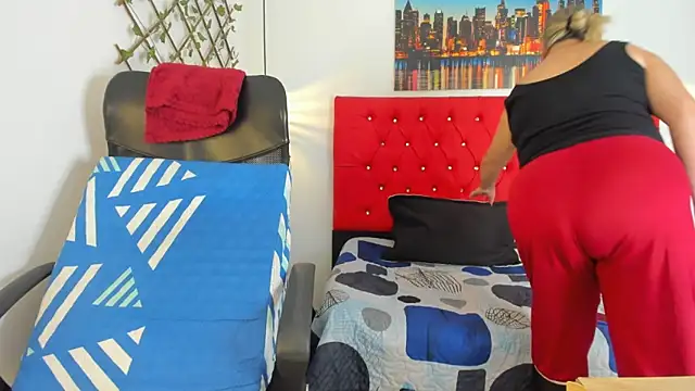 carolinacrus01 online show from 18, 11, 2025