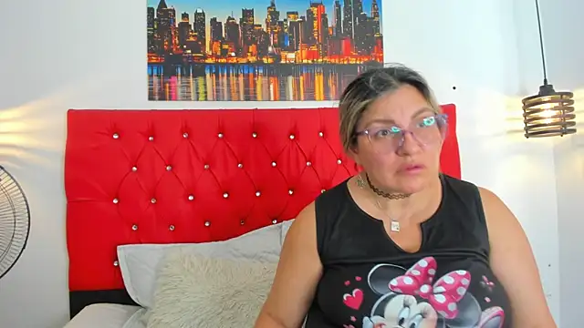 carolinacrus01 online show from 3, 3, 2026