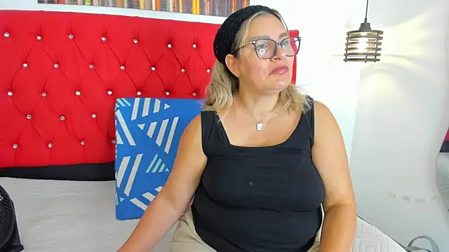 carolinacrus01 online show from 16, 12, 2025