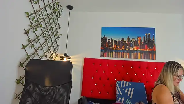 carolinacrus01 online show from 30, 10, 2025