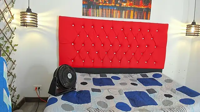 carolinacrus01 online show from 28, 10, 2025