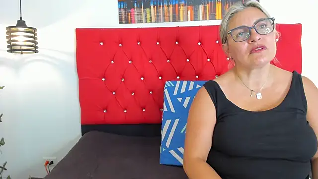 carolinacrus01 online show from 17, 10, 2025