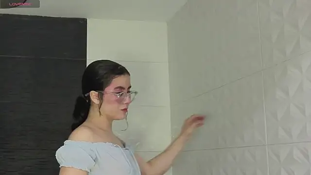 LiLLiAnderson online show from 6, 3, 2026