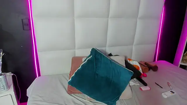 Gigi duran online show from 24, 7, 2026