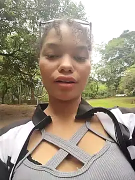 ChloeRaviss online show from 12, 9, 2025