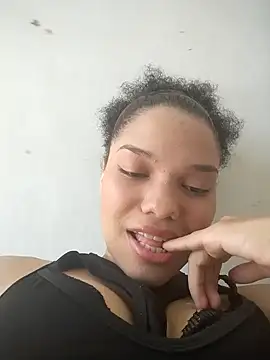 Snapshot of ChloeRaviss chatting on 13, 11, 2025 ChloeRaviss online show from 13, 11, 2025