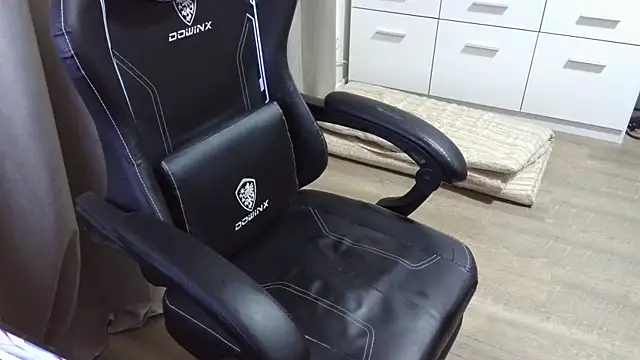 Snapshot of Milo9210 chatting on 1, 11, 2025 Milo9210 online show from 1, 11, 2025