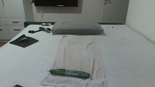 Snapshot of Milo9210 chatting on 7, 10, 2025 Milo9210 online show from 7, 10, 2025