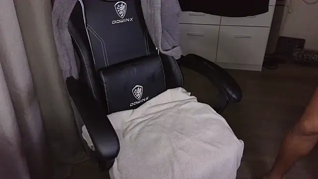 Snapshot of Milo9210 chatting on 22, 11, 2025 Milo9210 online show from 22, 11, 2025