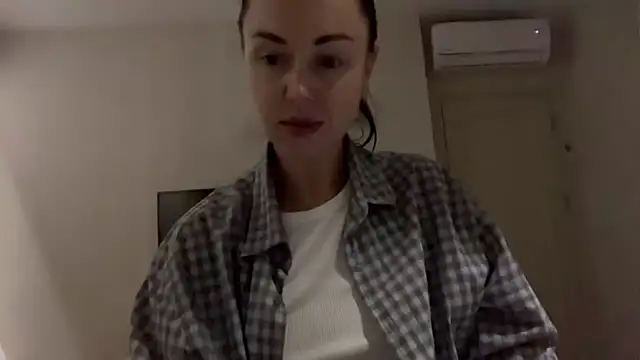 Snapshot of Gilin1 chatting on 9, 10, 2025 Gilin1 online show from 9, 10, 2025