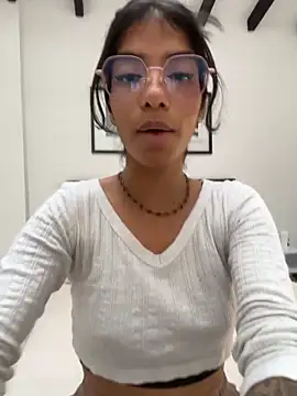 TweetiePieXXX online show from 5, 3, 2026