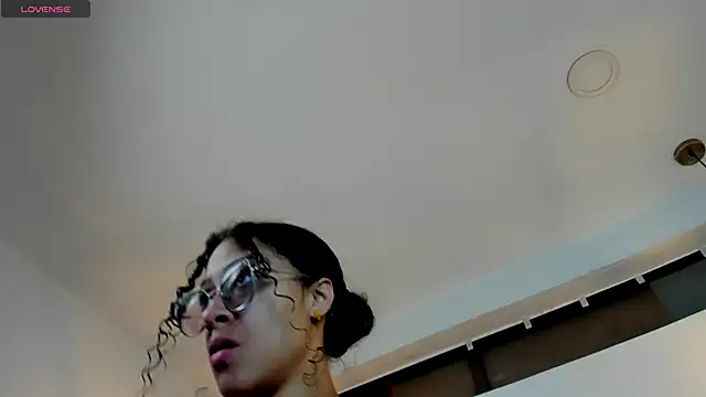 Hanna Cornee  online show from 17, 9, 2025