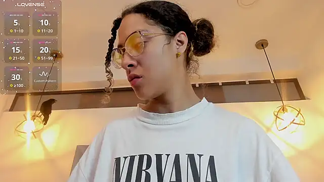 Hanna Cornee  online show from 4, 11, 2025