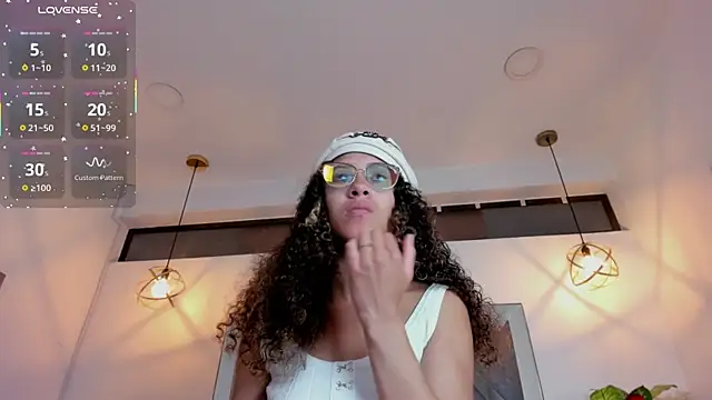 Hanna Cornee  online show from 18, 12, 2025