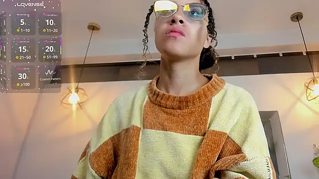 Hanna Cornee  online show from 15, 12, 2025