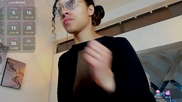 Hanna Cornee  online show from 28, 11, 2025