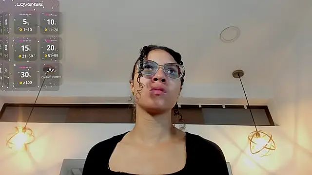 Hanna Cornee  online show from 20, 11, 2025