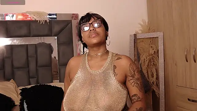 Snapshot of SheilaCoopers_ chatting on 4, 7, 2026 SheilaCoopers online show from 4, 7, 2026