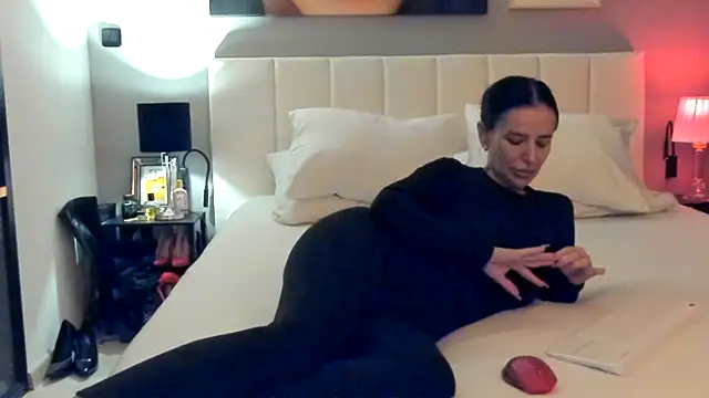 simonacavali online show from 15, 11, 2025