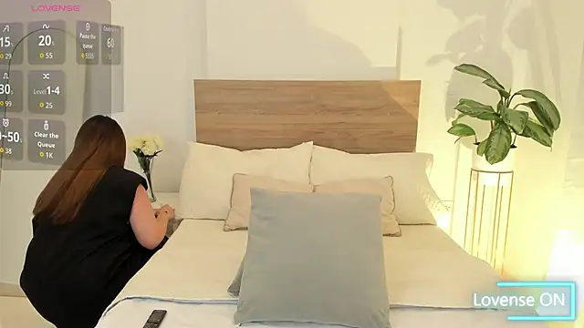 Lea Joness online show from 10, 10, 2025