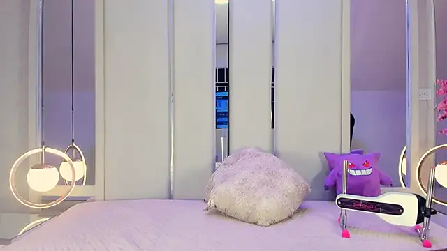 VesperVelvet online show from 4, 12, 2025