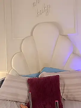 Kaylachannell online show from 21, 12, 2025