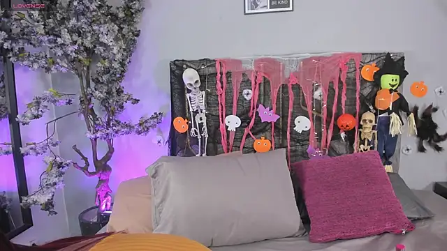 Kaylachannell online show from 17, 10, 2025