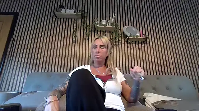 poppyinga1 online show from 1, 3, 2026