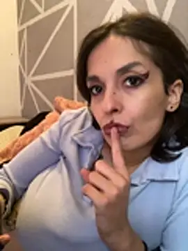 Piggiteablacktea online show from 17, 5, 2026